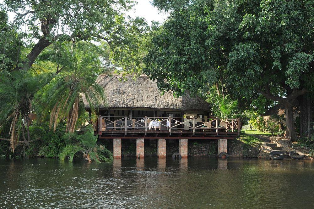 Three Cities Thorntree River Lodge 利文斯顿 外观 照片