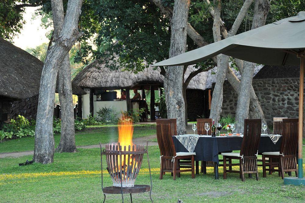 Three Cities Thorntree River Lodge 利文斯顿 外观 照片