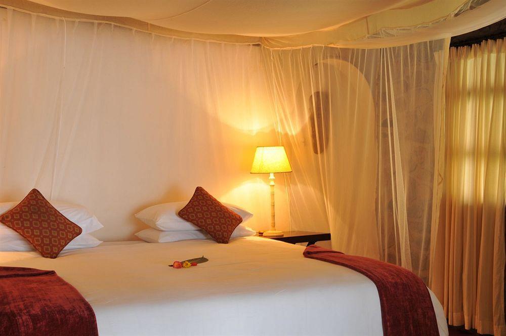 Three Cities Thorntree River Lodge 利文斯顿 外观 照片