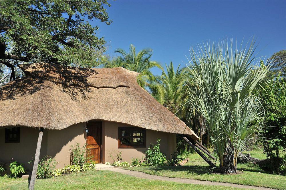 Three Cities Thorntree River Lodge 利文斯顿 外观 照片