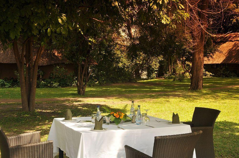 Three Cities Thorntree River Lodge 利文斯顿 外观 照片